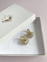Argollas zirconias con dije corazón doradas - Imagen 2