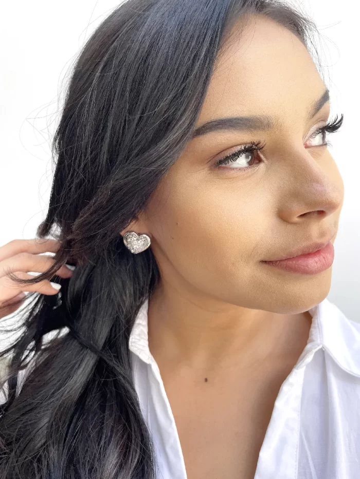 Arete de corazón con zirconias plateado - Imagen 3