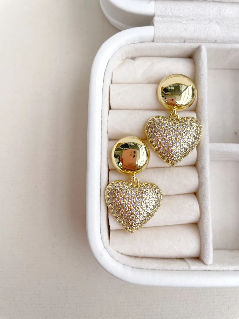 are42 Aretes dorados con corazón zirconias y base lisa - Imagen 1