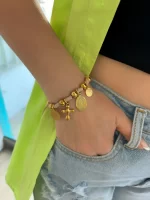 Pulsera denario beige dijes dorados - Imagen 3