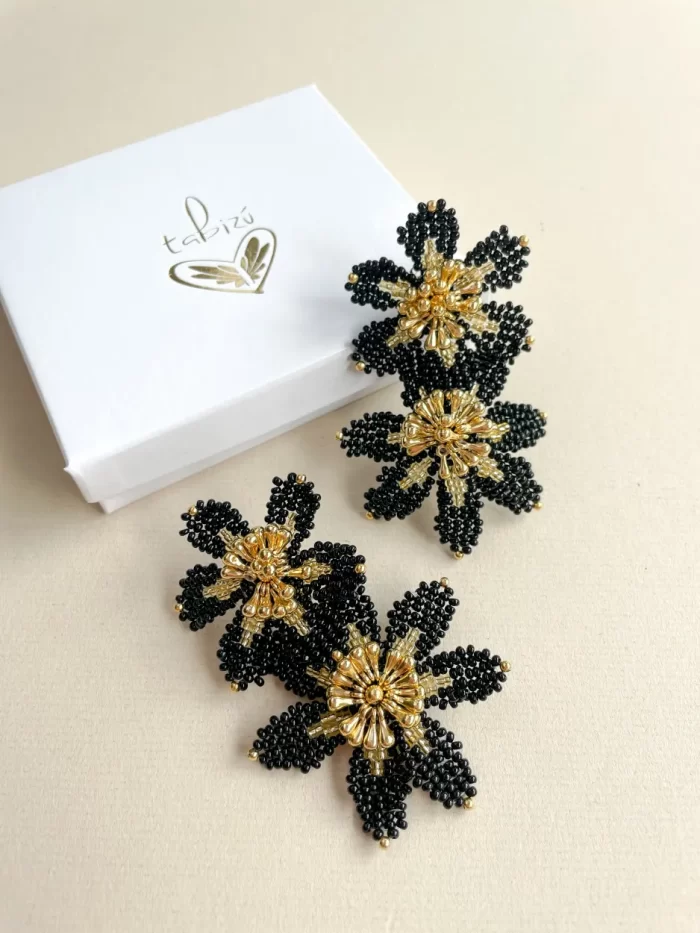 Maxi arete doble flor negra y dorado - Imagen 2