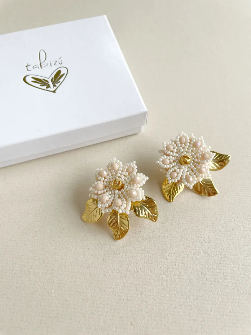 are152 Arete flor y pétalos dorados - Imagen 1