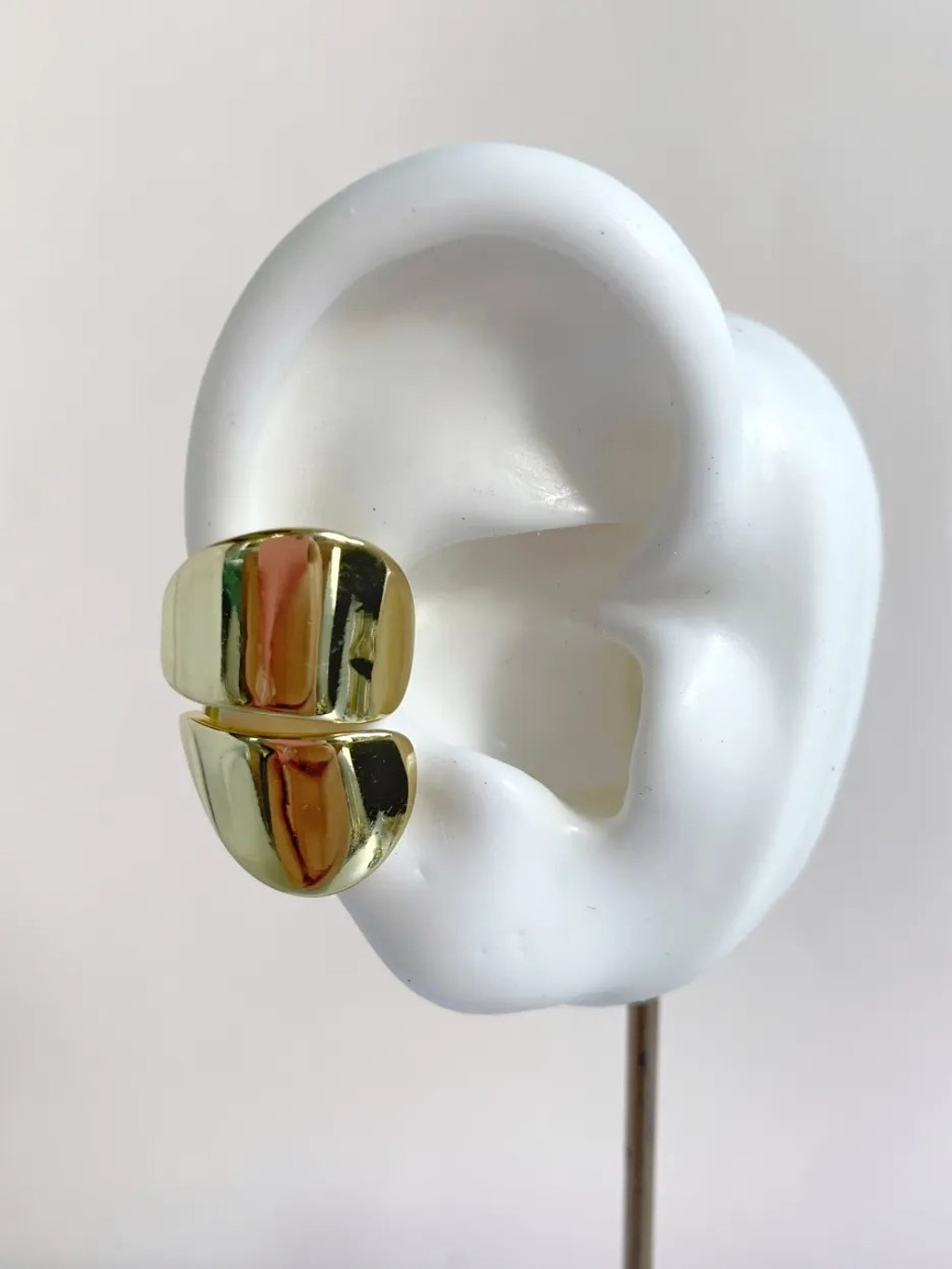 1915-019659e0-7327-70af-9f0a-29b57c641f5e.jpg Ear cuff doble dorado liso maxi - Imagen 1