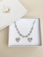 Caja especial plateada collar y aretes corazón