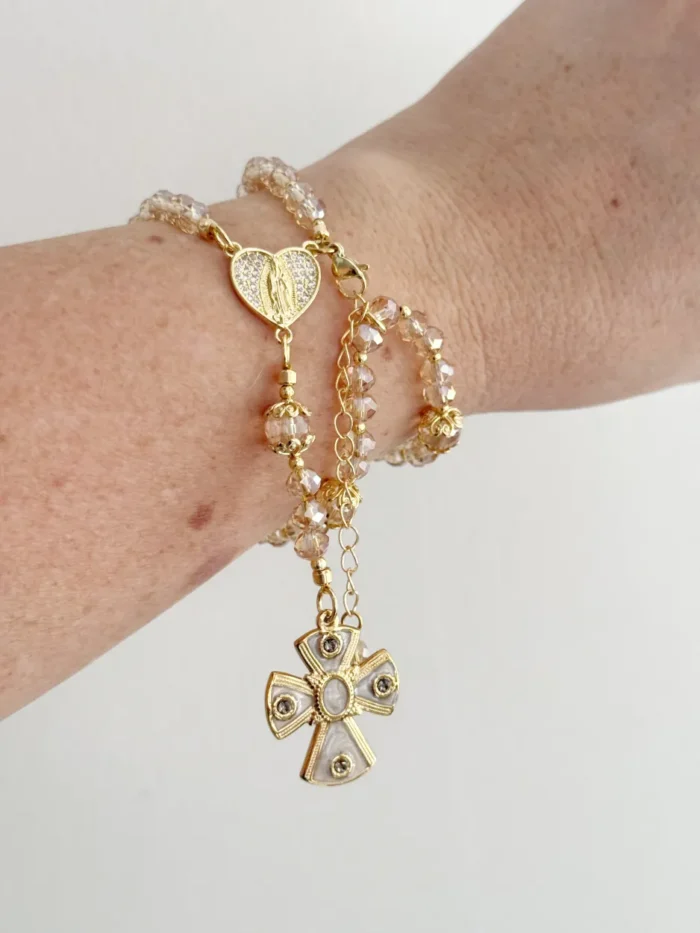 Pulsera rosario tono nude - Imagen 2