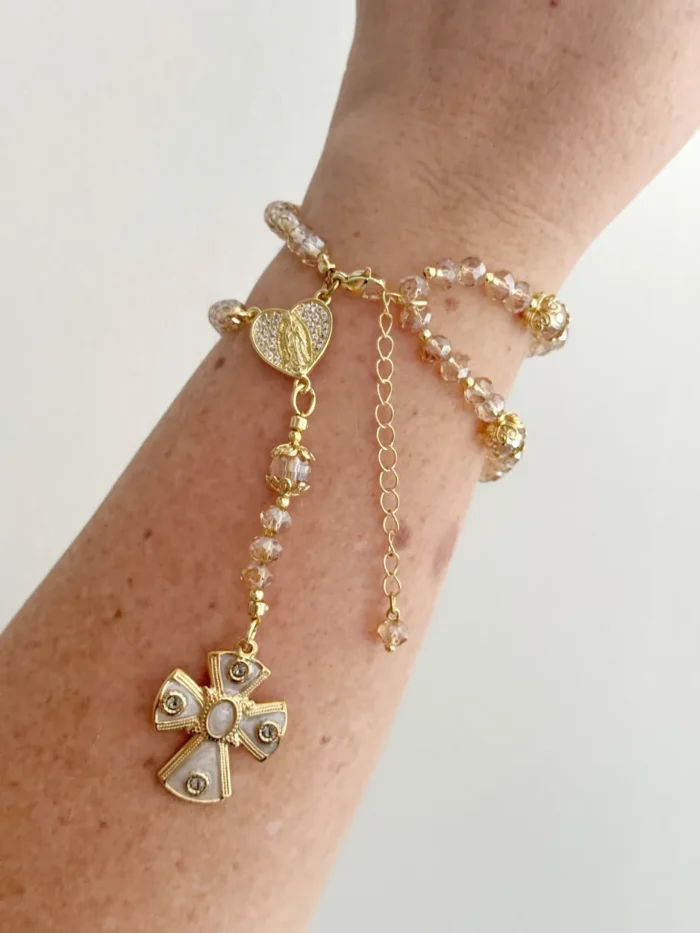 Pulsera rosario tono nude - Imagen 3