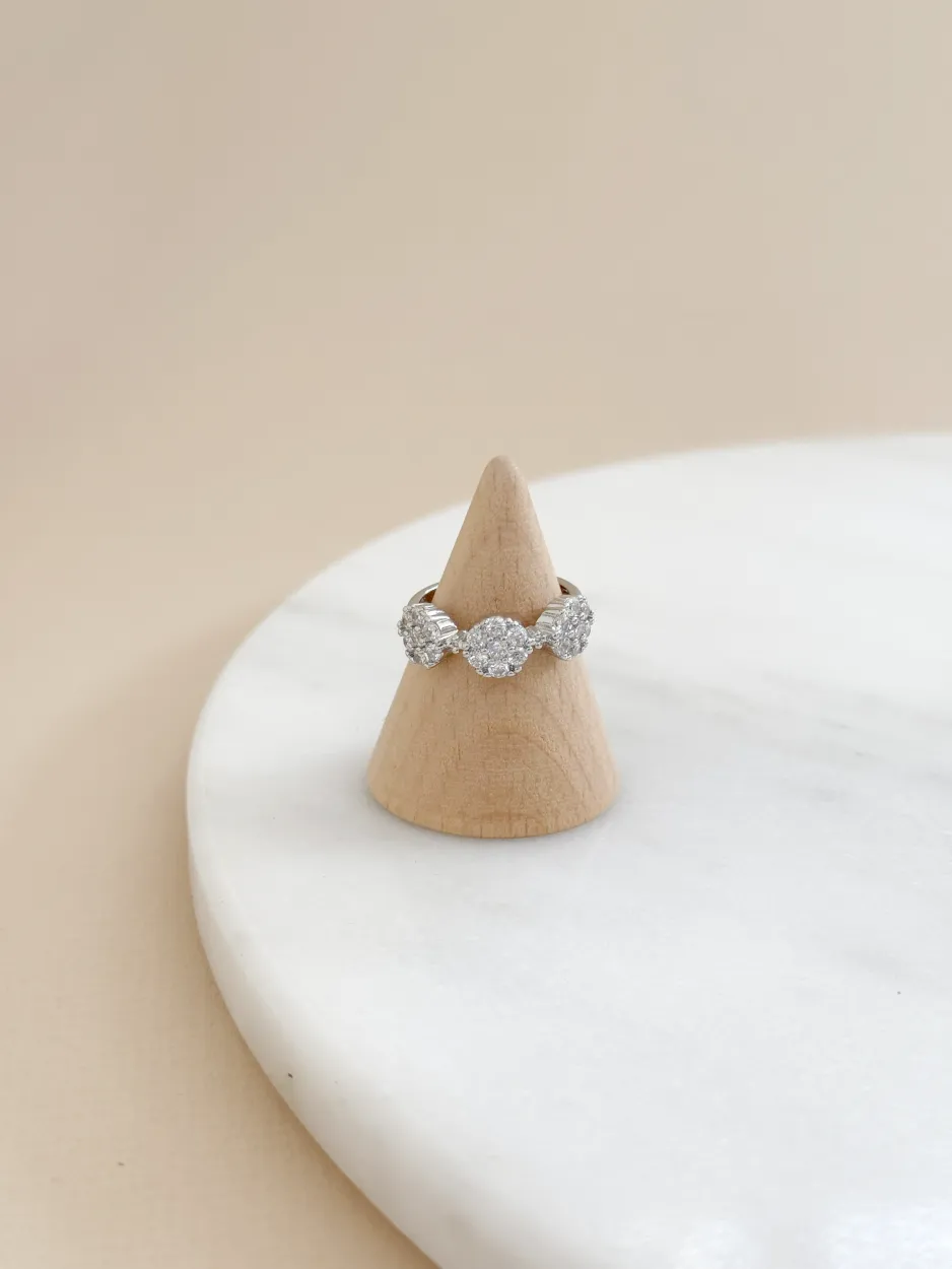 anillo plateado circulos zirconia