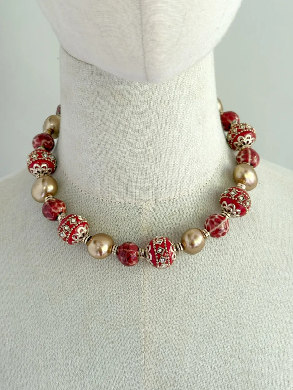 Collar rojo perla nácar y cuenta tibetana