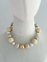 Collar nude, perla tibetanas y madera
