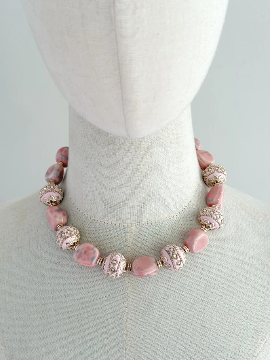 Collar rosado cerámica y tibetanas