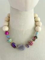 Collar colores y cuentas madera