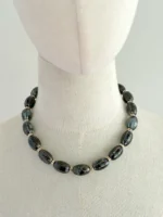 Collar negro azulado cerámica