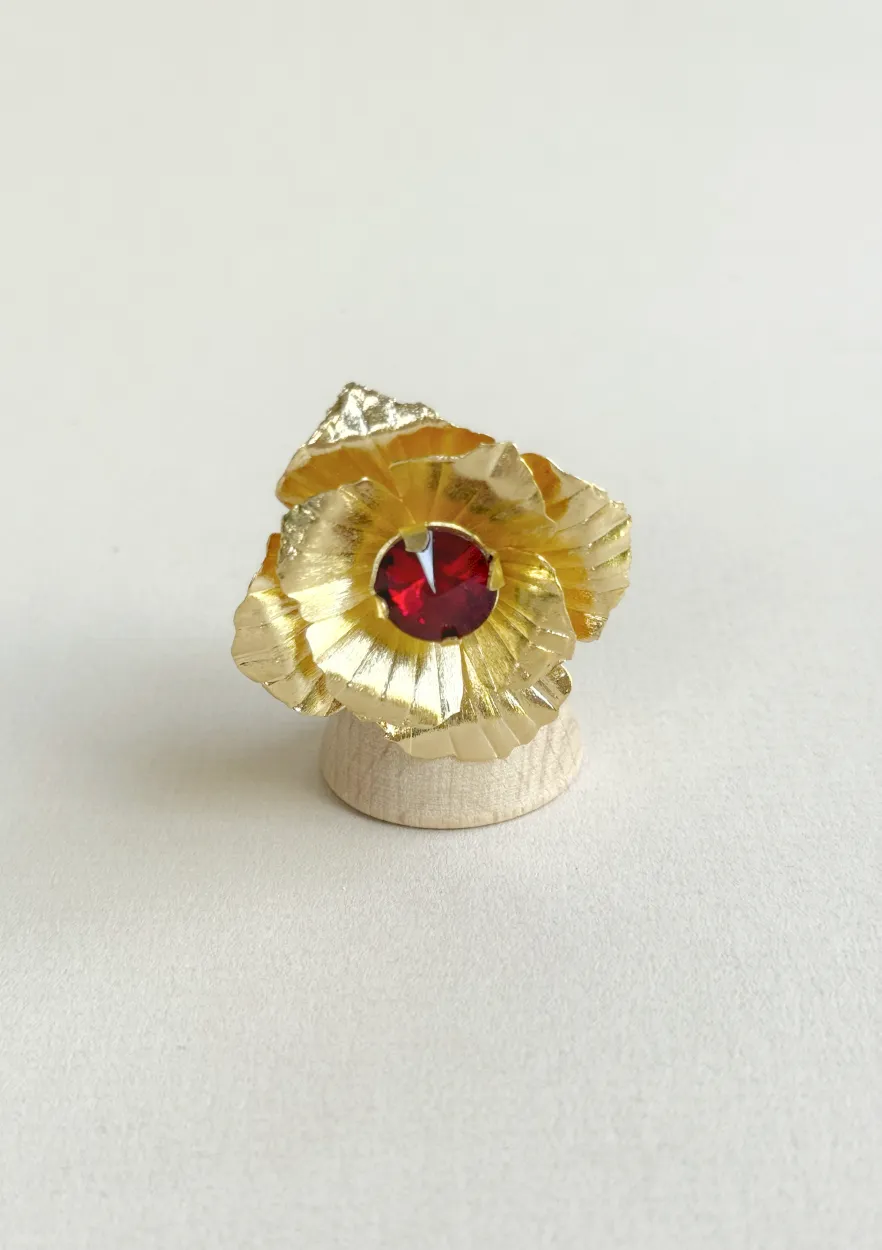 Anillo flor cristal rojo