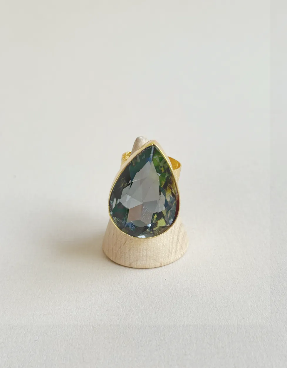 anillo gota negro