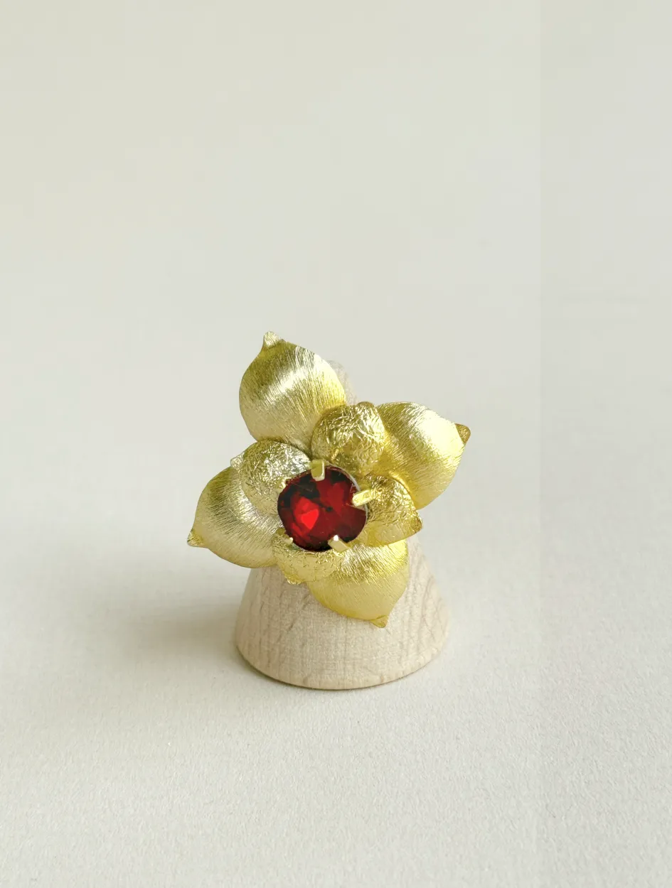 Anillo 4 petalos cristal rojo