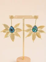 Maxi arete flor dorada con nácar