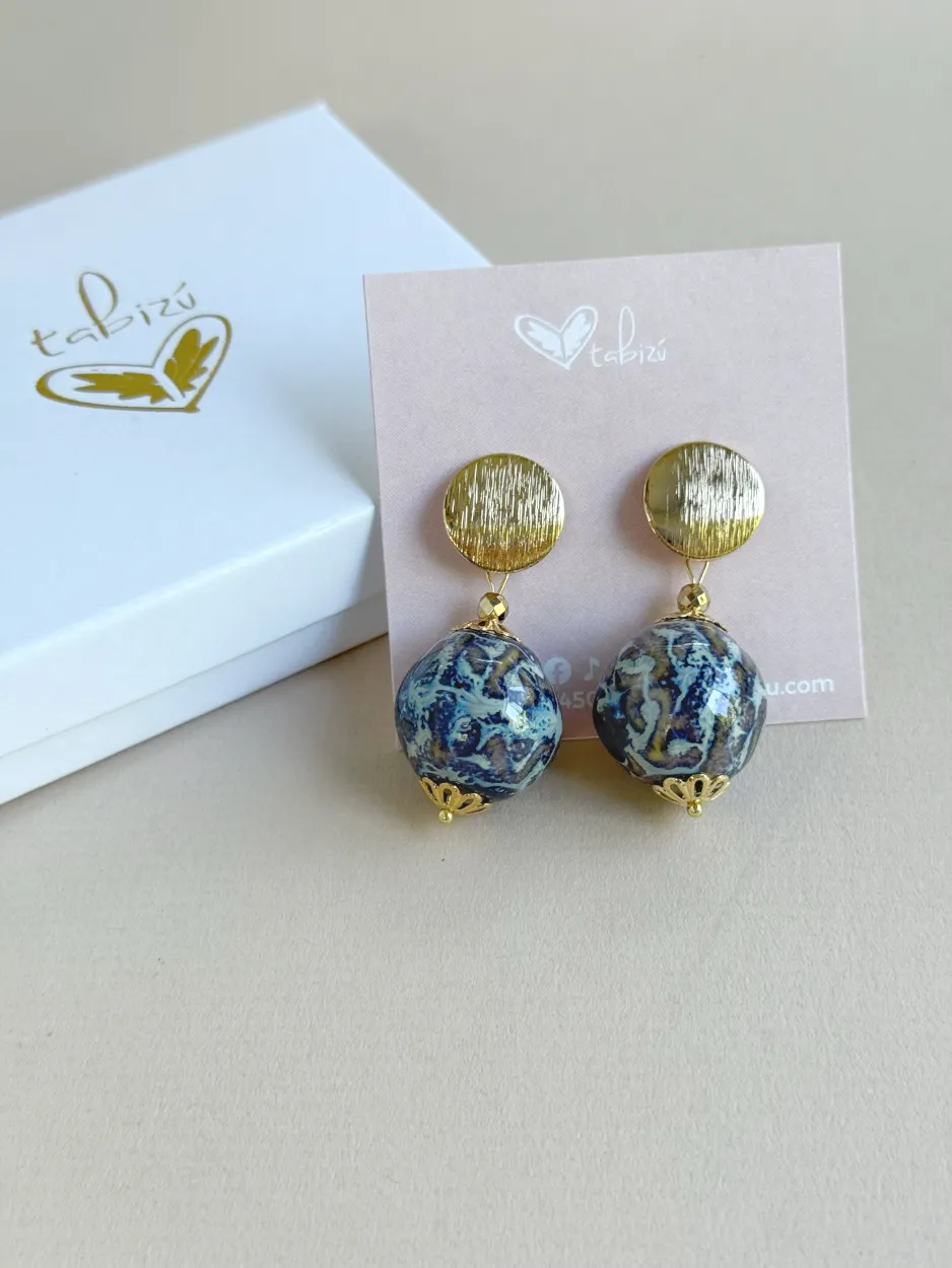 Arete azul y beige cerámica