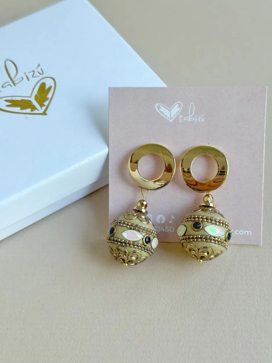 Arete cuenta tibetana beige