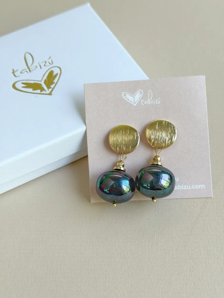 Arete perla nácar azul tornasol