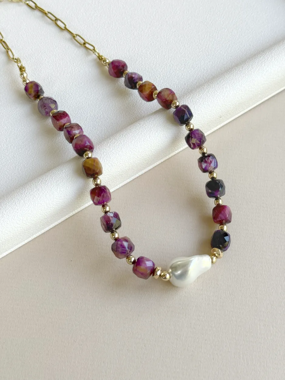 Collar cubos ojo tigre morado