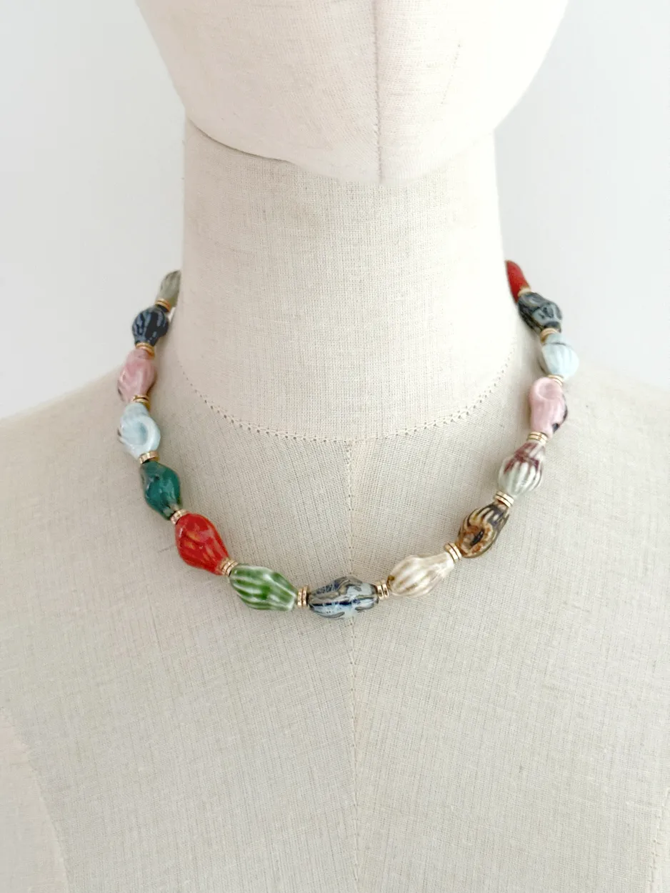 Collar cuentas cerámica colores conchas