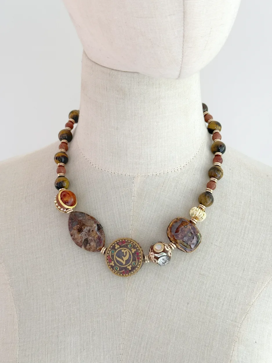 Collar ojo de tigre entrepiezas tibetanas